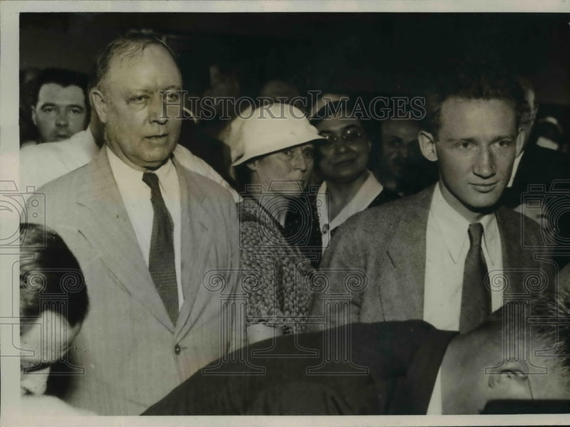 Load image into Gallery viewer, 1933 Press Photo Prof Robert Morse Lovett &amp; Thomas McKenna in court - nef03669
