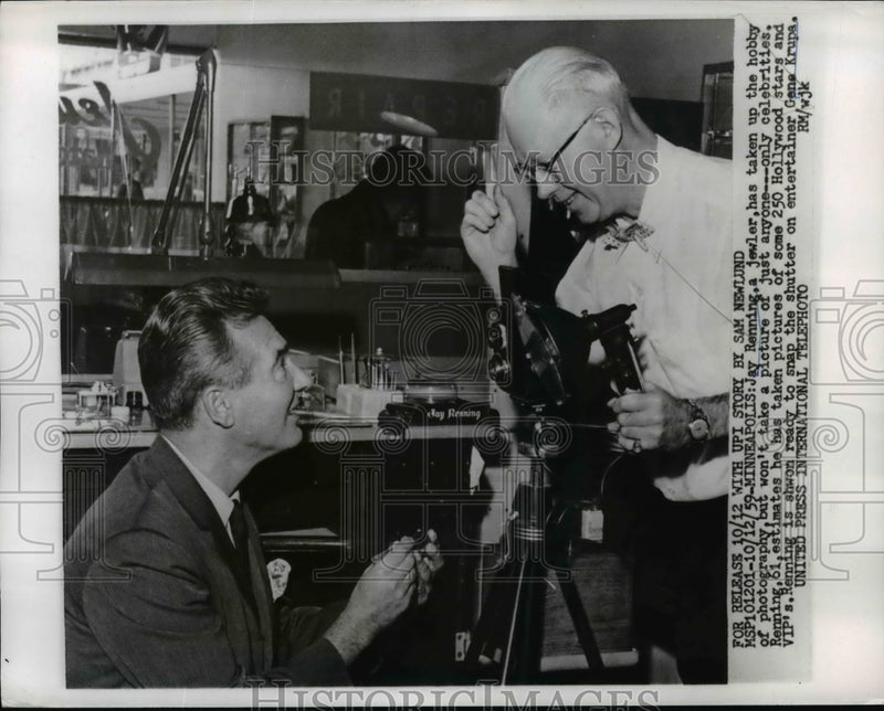 Load image into Gallery viewer, 1959 Press Photo Jewler Jay Renning takes celebrity photographs as a hobby
