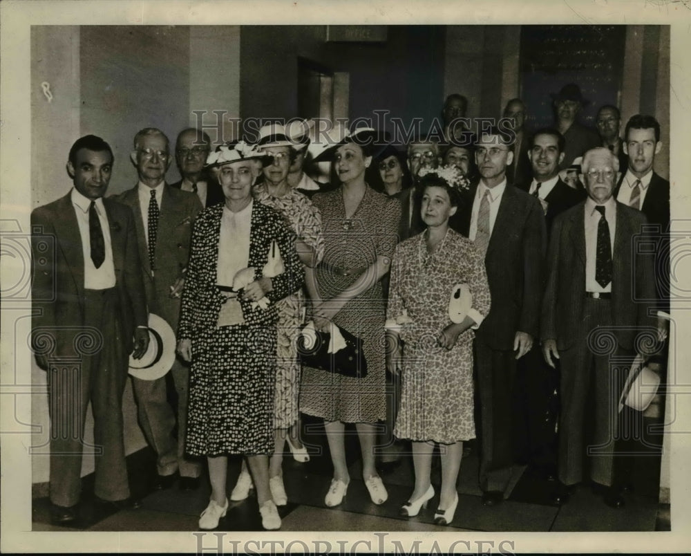 1941 Press Photo Jury in trial of Davis & Kaufman break for lunch on first day