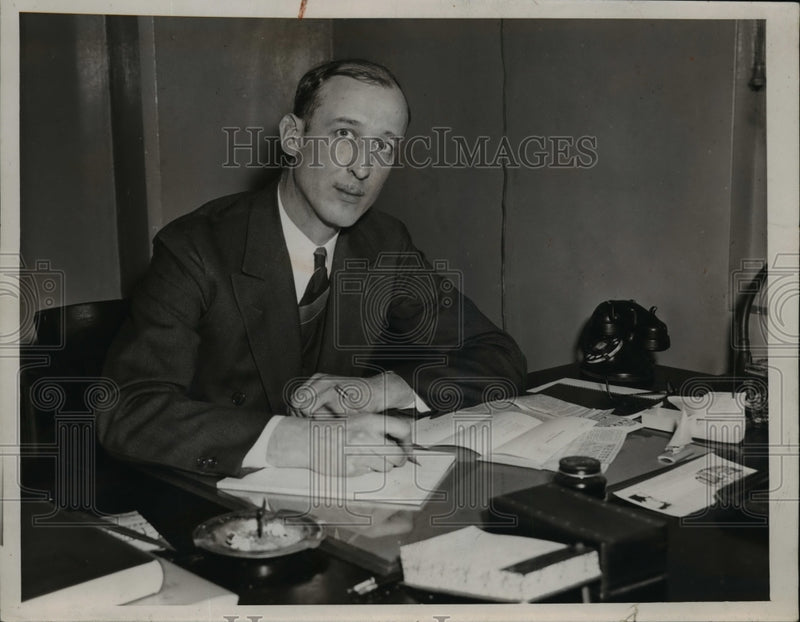 Load image into Gallery viewer, 1939 Press Photo Bruce Cotton - nef03768
