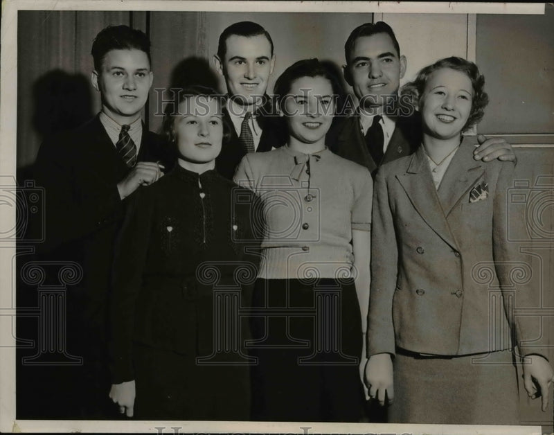 Load image into Gallery viewer, 1936 Press Photo Three girls &amp; three boys chosen 4H Blue Ribbon Health Champions
