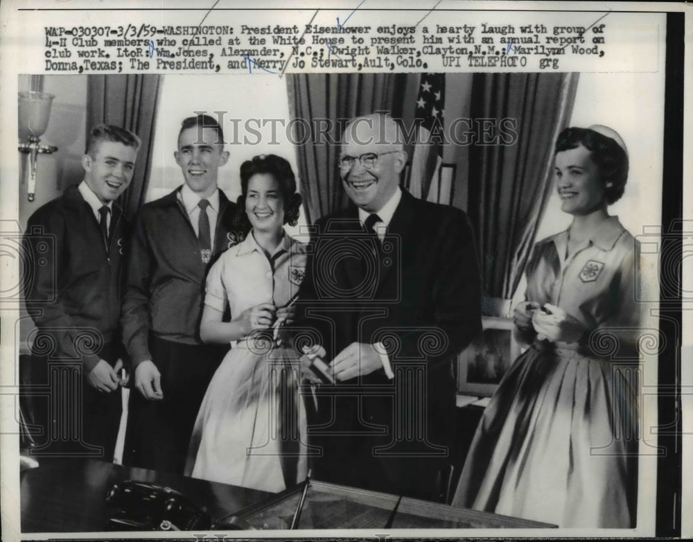 1959 Press Photo President Eisenhower laughs with members of 4H Club- Historic Images