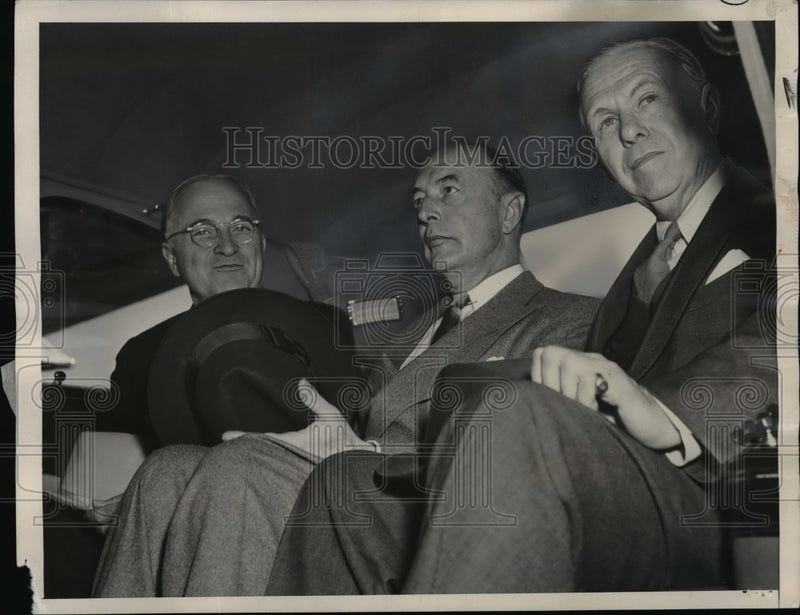 Load image into Gallery viewer, 1948 Press Photo President Harry Truman leaves airport with Robert Lovett
