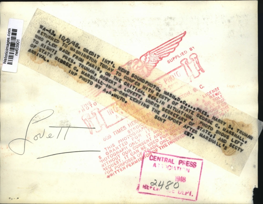 1948 Press Photo President Harry Truman leaves airport with Robert Lovett