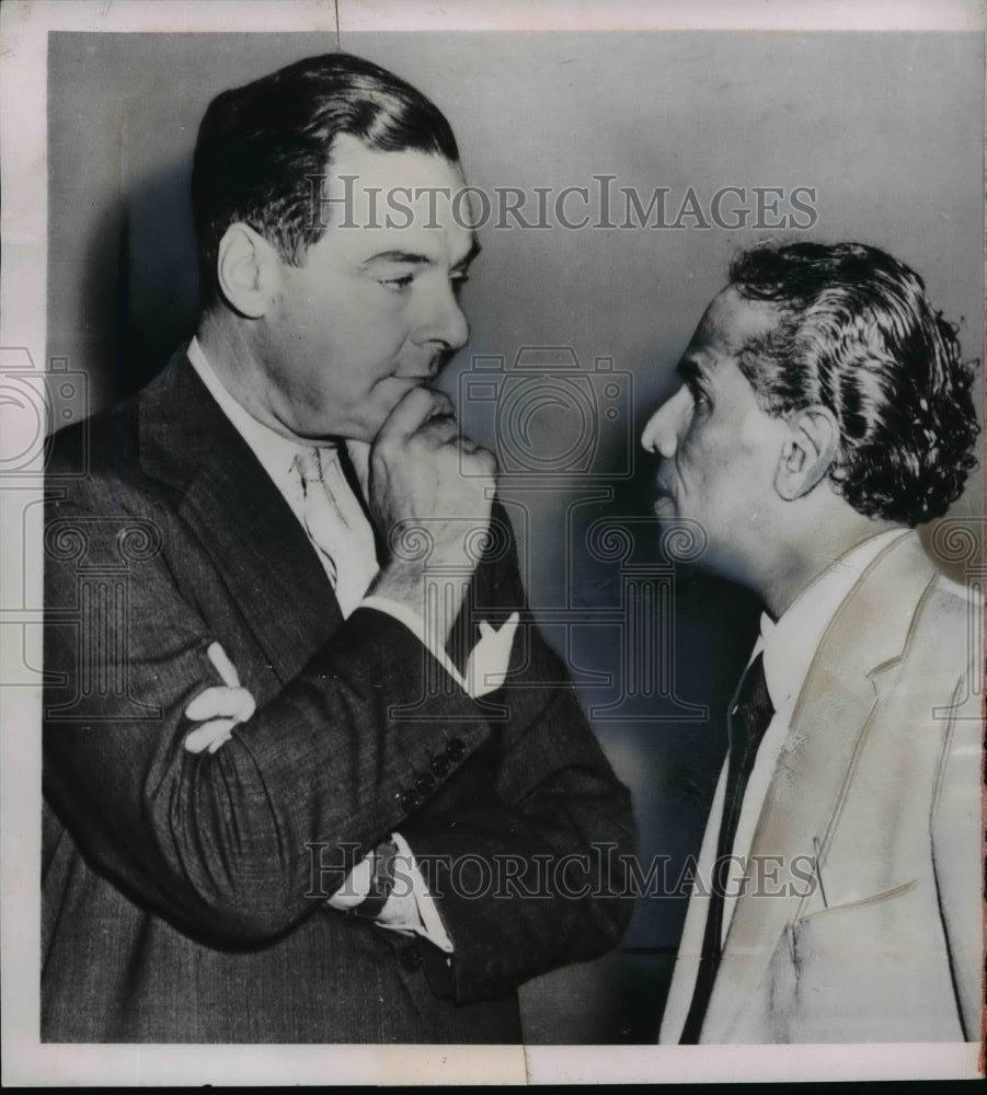 1953 Press Photo US delegate to the UN Henry Cabot Lodge Jr talks with Menon