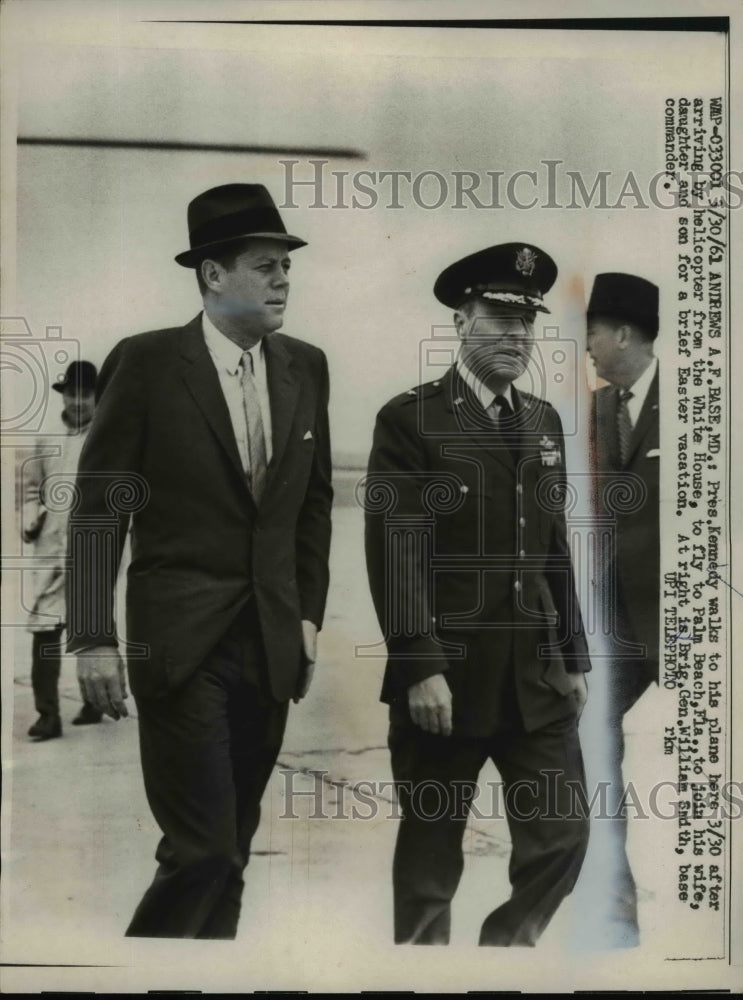 Load image into Gallery viewer, 1961 Press Photo President Kennedy walks to his plane with Brig Gen W Smith
