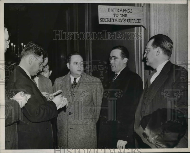 Load image into Gallery viewer, 1946 Press Photo Joseph Bierne Pres National Federation of Telephone Workers
