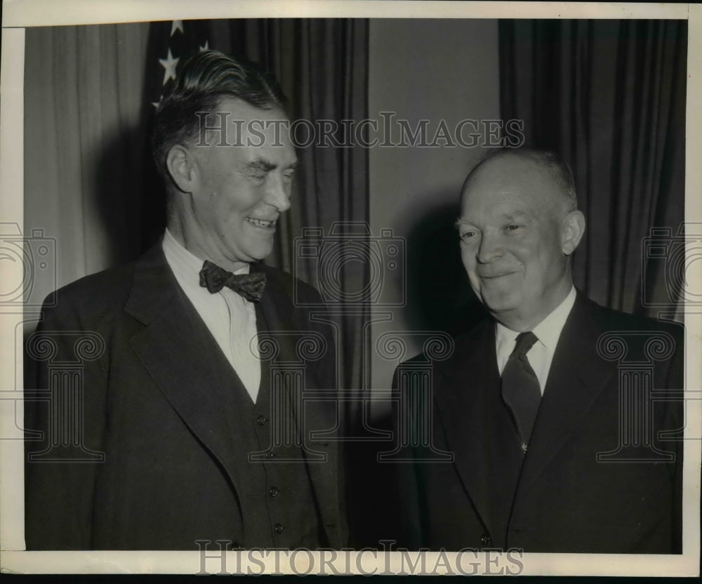 1954 Press Photo MA Gov Christian Herter confers with President Eisenhower