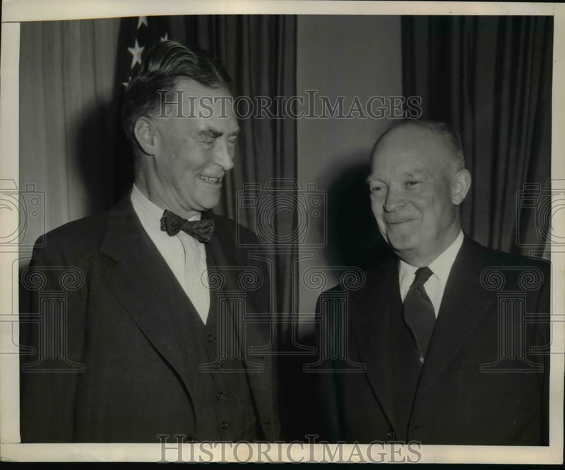 Load image into Gallery viewer, 1954 Press Photo MA Gov Christian Herter confers with President Eisenhower
