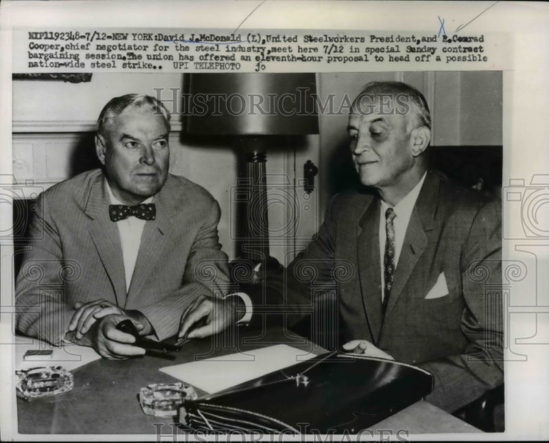 Load image into Gallery viewer, 1959 Press Photo United Steelworkers President David McDonald meets with Cooper
