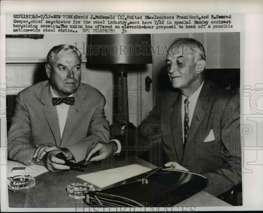 1959 Press Photo David McDonald confers with R Conrad Cooper - nef04273