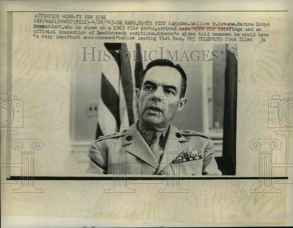 1965 Press Photo Gen Wallace Greene arrives in Da Nang Vietnam for briefings