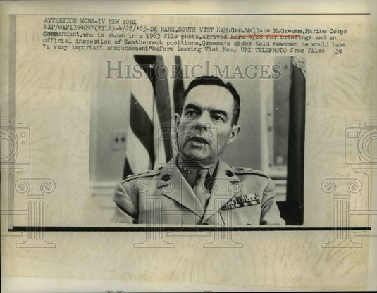 1965 Press Photo Gen Wallace Greene arrives in Da Nang Vietnam for briefings
