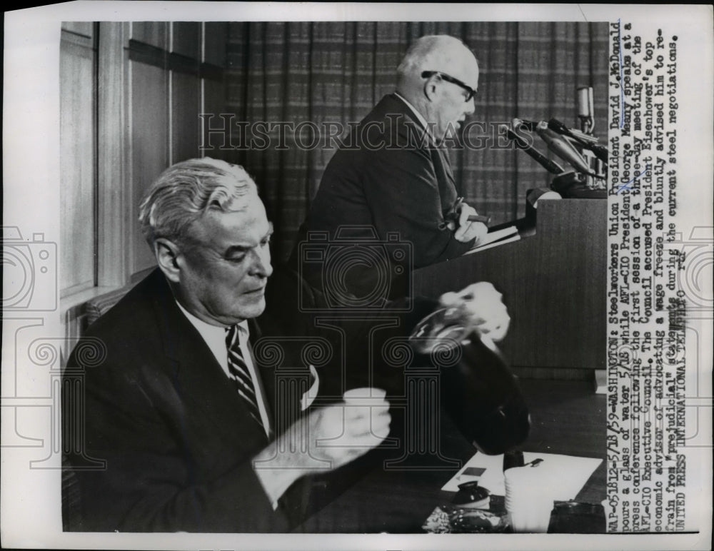 1959 Press Photo Steelworkers Union President David McDonald pours water