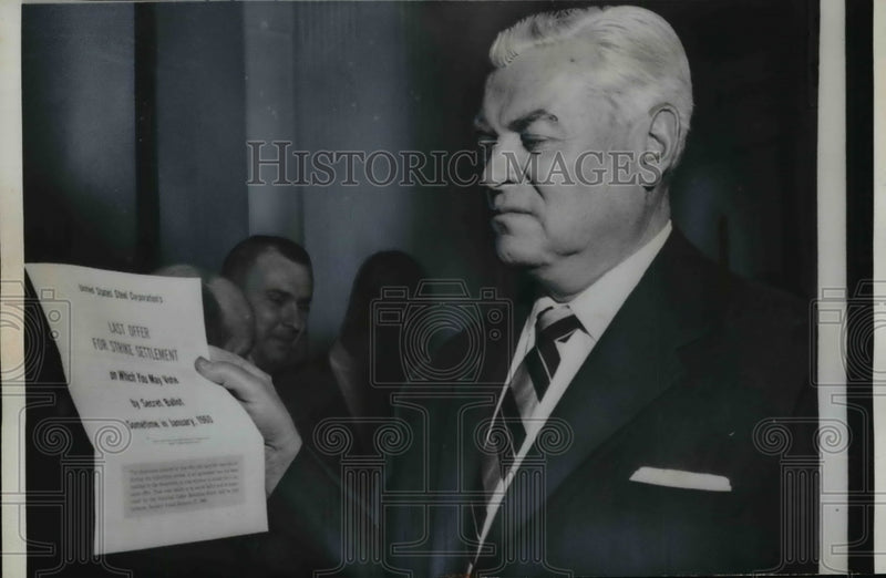 Load image into Gallery viewer, 1959 Press Photo Steel Workers President David J. McDonald Holds Pamphlet
