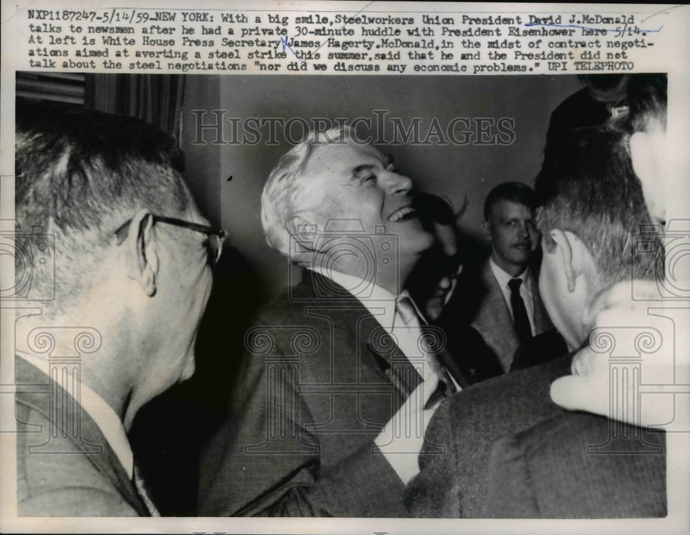 1959 Press Photo United Steel Workers President David J. McDonald with Reporters