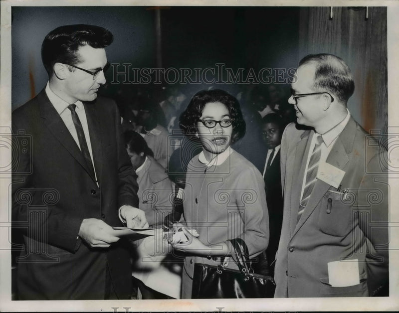 Load image into Gallery viewer, 1962 Press Photo David Cox, Veralun Marshall, Paul Richards at Ohio Event

