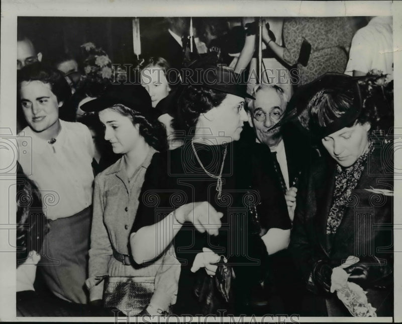 Load image into Gallery viewer, 1939 Press Photo Ceremonies of Kentucky Gov. A.B Chandler to take U.S Senate
