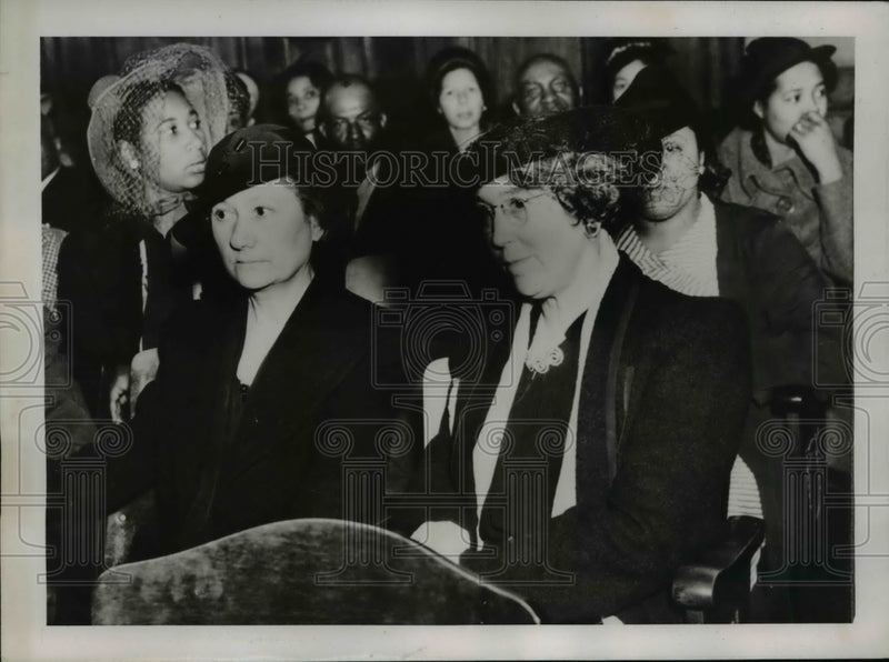 Load image into Gallery viewer, 1938 Press Photo Widows at trial of George Farley charged with slaying mates
