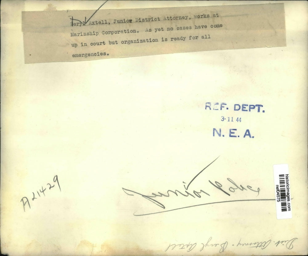 1944 Press Photo Beryl Axtell, Junior District Attorney at Marinship Corporation