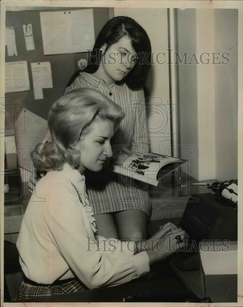 Press Photo Marge Kukla and Charlene Katkic, Students at Notre Dame College