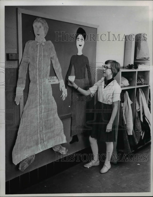 1961 Press Photo Sue Scheafnocker of Breckville Elementary School - nef05034