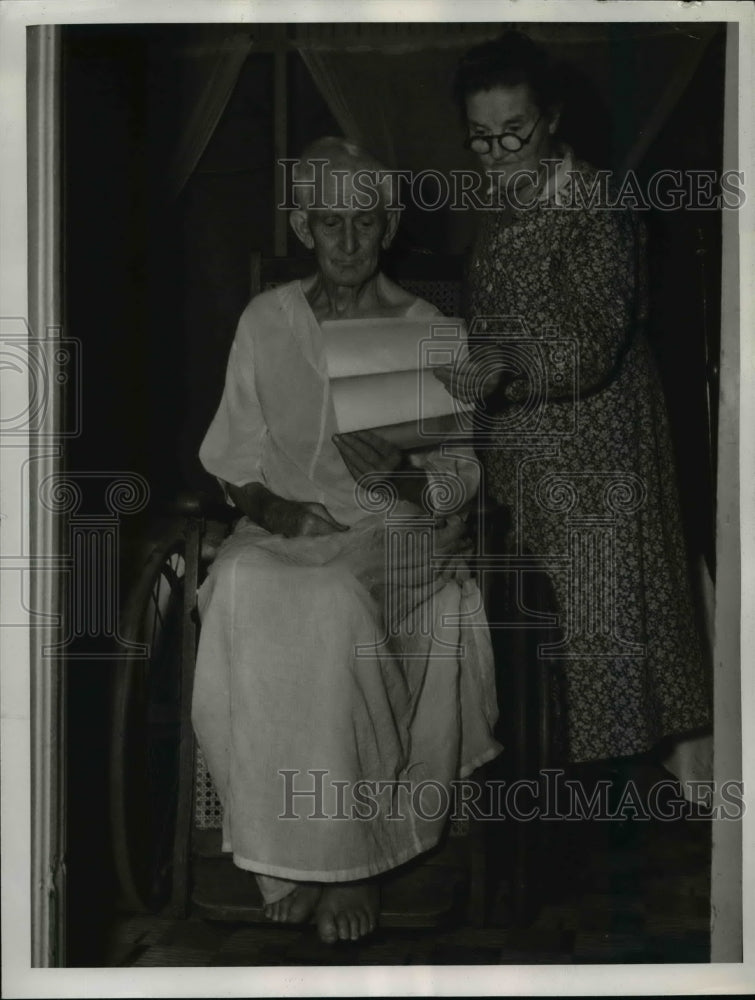 Load image into Gallery viewer, 1939 Press Photo Parents of Los Angeles Trunk Murder Suspect Winne Ruth Judd
