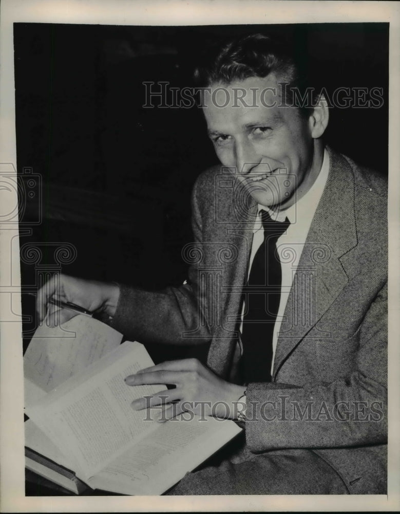 1948 Press Photo Wayne Wilkin, Travels 8400 Miles Each Week to Get Education