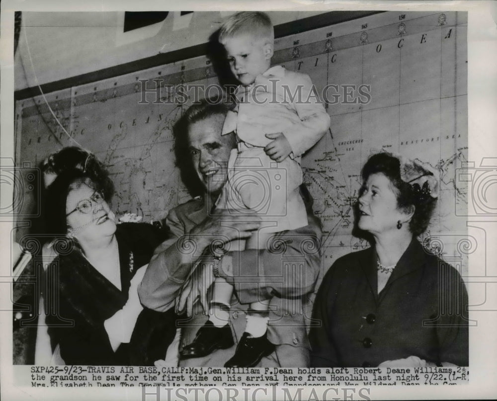 1953 Press Photo Maj. Gen. William F. Dean on his arrival from Honolulu