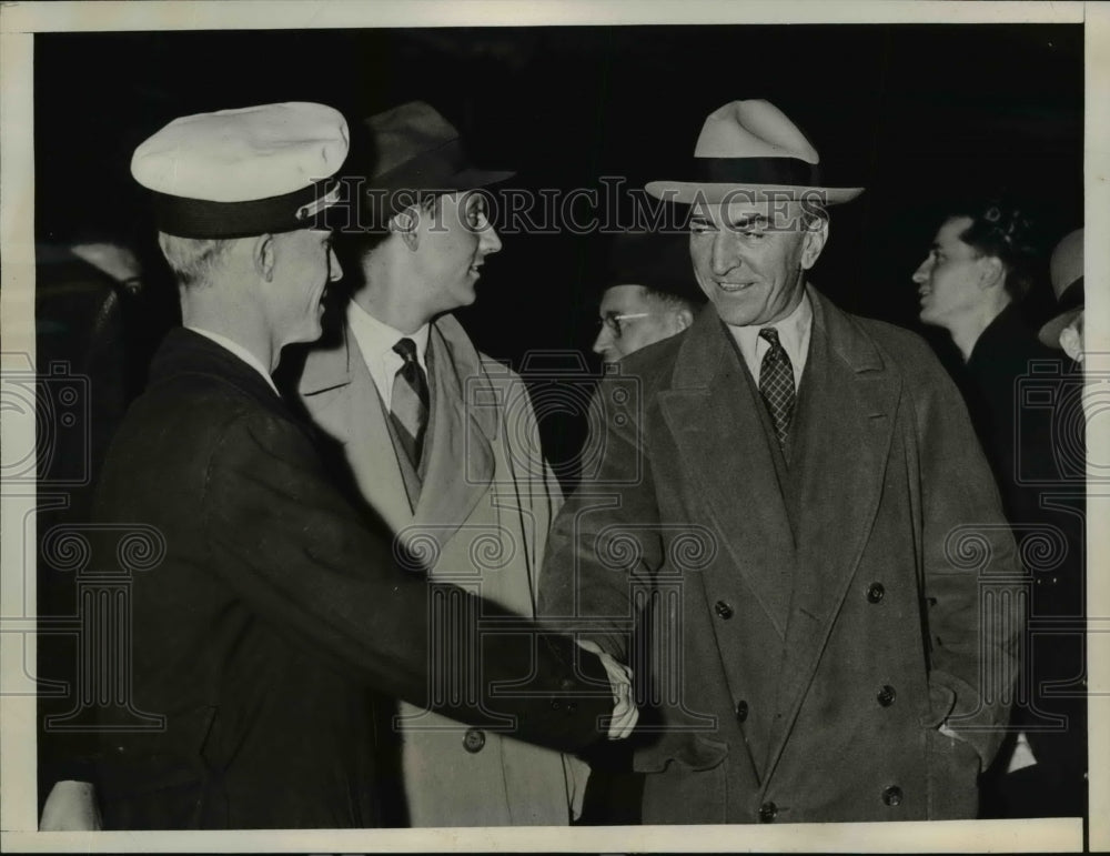 1936 Press Photo Captain Eddie Rickenbacker, Plane Crash Survivor Jay Sisson