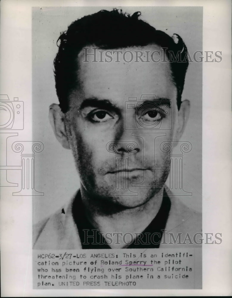 1952 Press Photo Pilot Rolan Sperry Threatens to Crash Plane in Southern CA