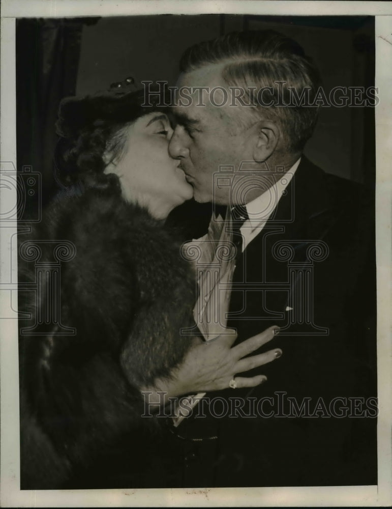 Load image into Gallery viewer, 1940 Press Photo Charles Edison Kisses Wife after Appointed Navy Secretary
