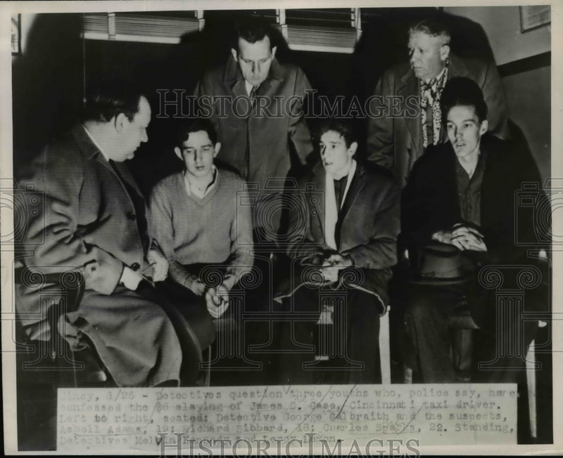 Load image into Gallery viewer, 1948 Press Photo Detectives Question Confessed Killers of James O. Case
