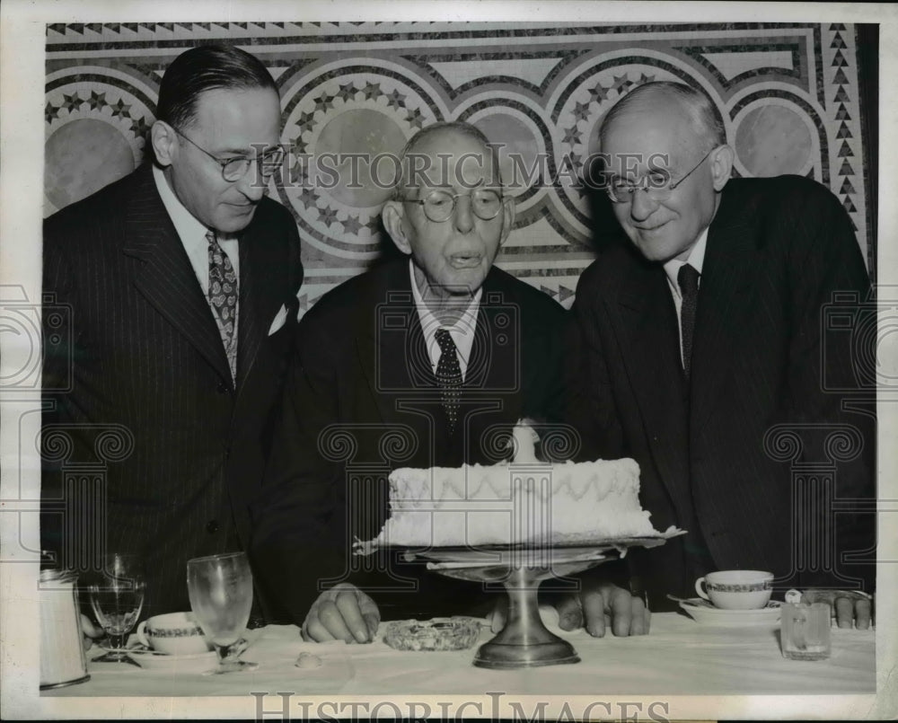 1944 Press Photo Former Rowing Champion Fred Plaisted at 95th Birthday Party
