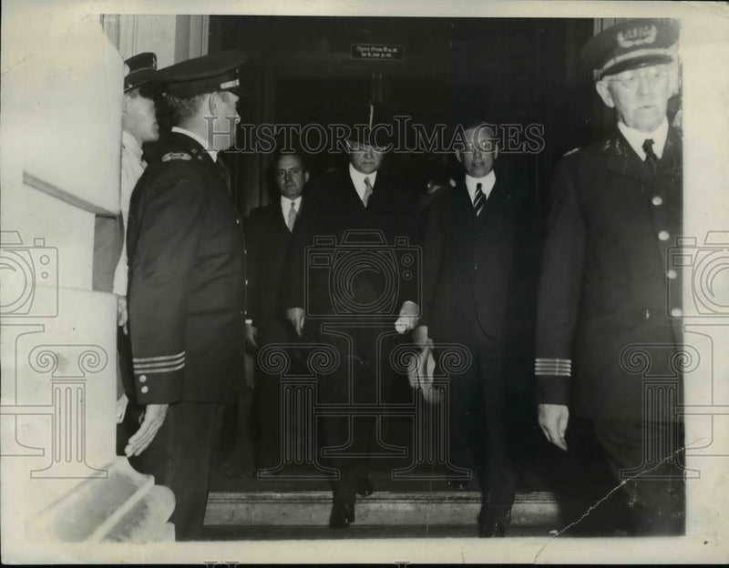 Load image into Gallery viewer, 1932 Press Photo Herbert Hoover Leaves Capitol with Secret Service - nef06047
