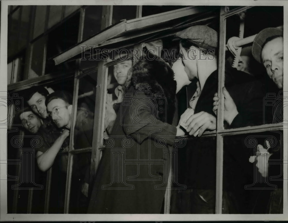 1937 Press Photo Striking Ford Workers in Kansas City - nef06082