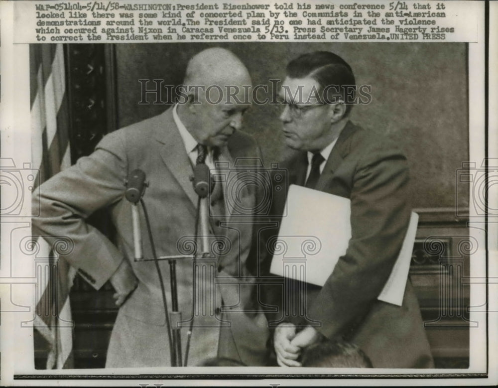 1958 Press Photo Dwight Eisenhower in a News Conference with Press Secretary