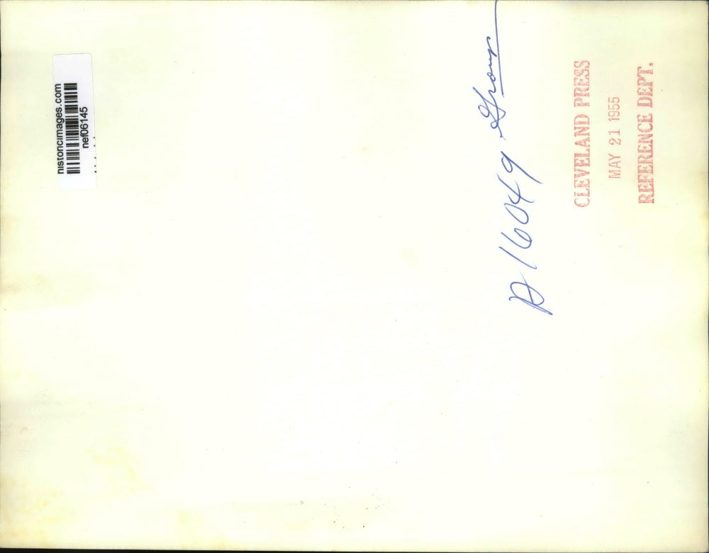 1955 Press Photo Pres. Eisenhower holds the Citation he received form churchmen