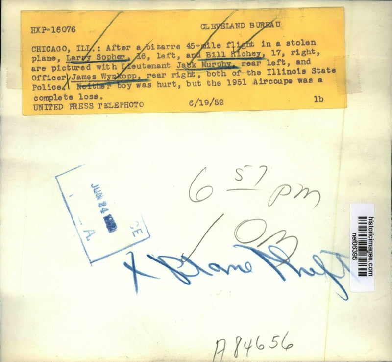 Load image into Gallery viewer, 1952 Press Photo Chicago Teenagers Who Stole Plane for Joyride with Police
