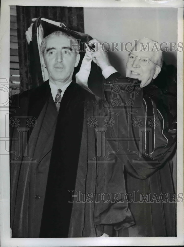 Load image into Gallery viewer, 1945 Press Photo Chilean President Juan Antonio Rios Gets Honorary Degree
