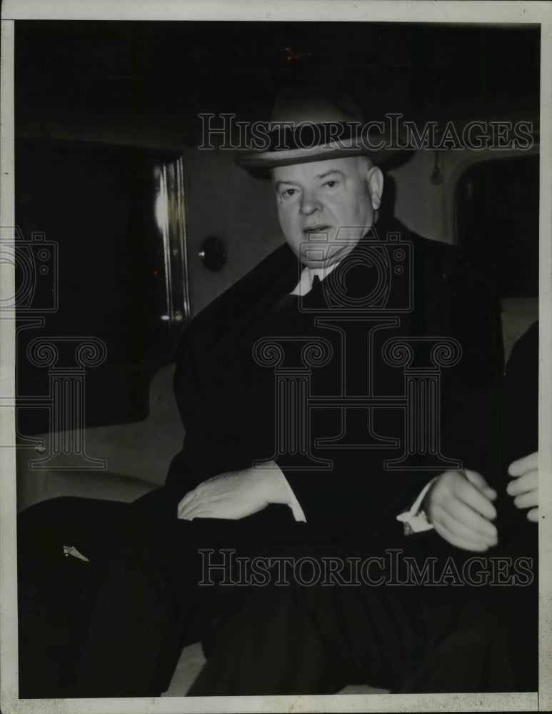 Load image into Gallery viewer, 1935 Press Photo Herbert Hoover, Ex-President of the United States - nef06621
