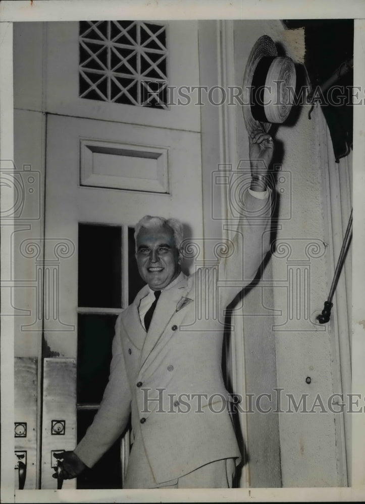 Load image into Gallery viewer, 1939 Press Photo Indiana Governor Paul V. McNutt at White house - nef06768
