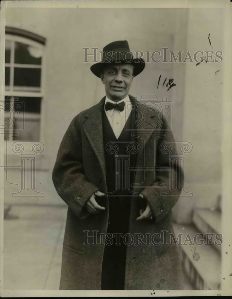 Load image into Gallery viewer, 1926 Press Photo Theodore Roosevelt, Jr. - nef06837
