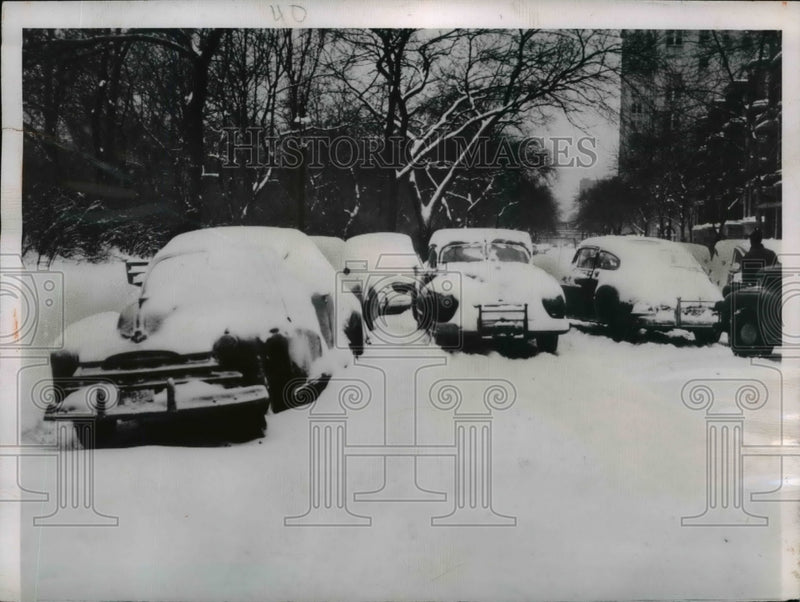 Load image into Gallery viewer, 1951 Press Photo Snow-Covered Cars After Chicago Storm - nef07055

