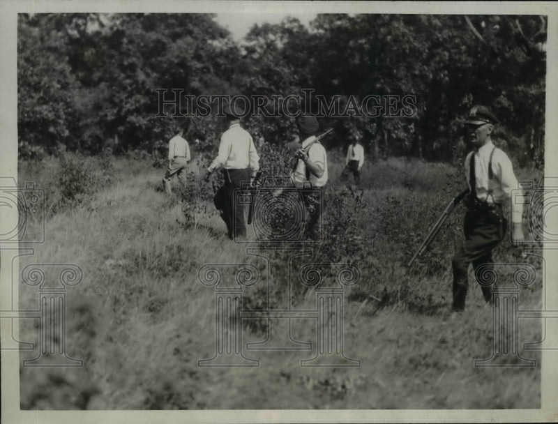 Load image into Gallery viewer, 1933 Press Photo Chicago Police Searching Wooded Area for Ransom Collectors

