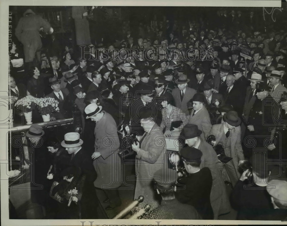 1936 Press Photo Alfred Emanuel Smith Speaking at Chicago Railroad Station
