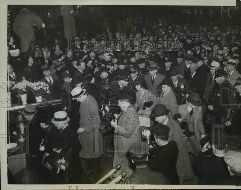 Load image into Gallery viewer, 1936 Press Photo Alfred Emanuel Smith Speaking at Chicago Railroad Station
