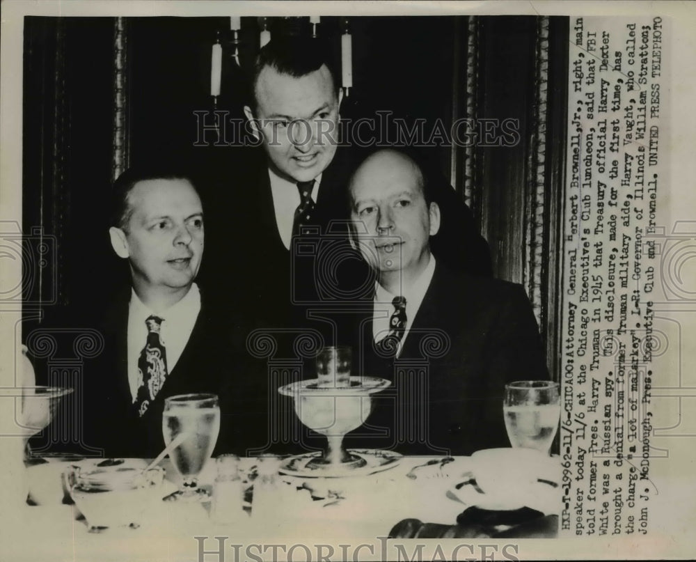 1953 Press Photo Gen. Albert Brownell Jr.at Chicago Executive Luncheon