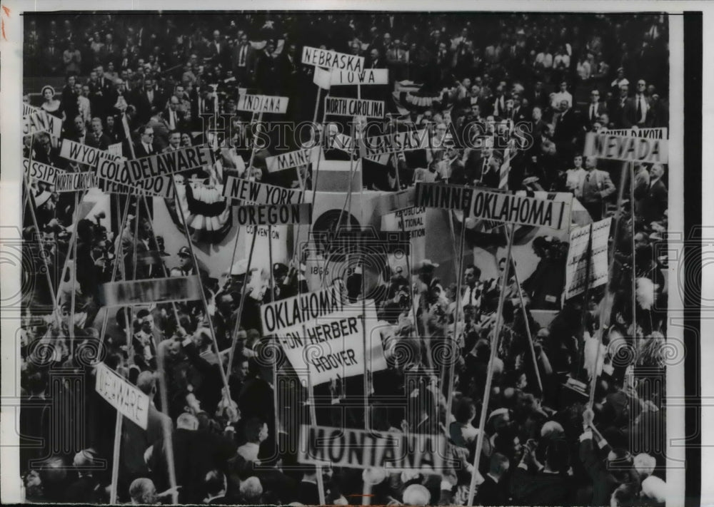 1956 Press Photo Demonstration for for former Pres. Herbert Hoover - nef07178