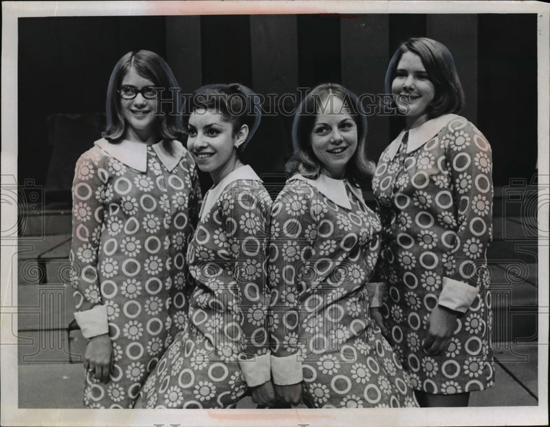 Load image into Gallery viewer, 1968 Press Photo Cleveland Heights High School Lundin Blues - nef07199
